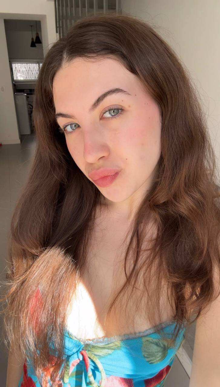 Nude girl Amber in Antananarivo