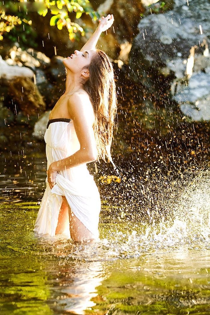 Marie Avgeropoulos in Antananarivo