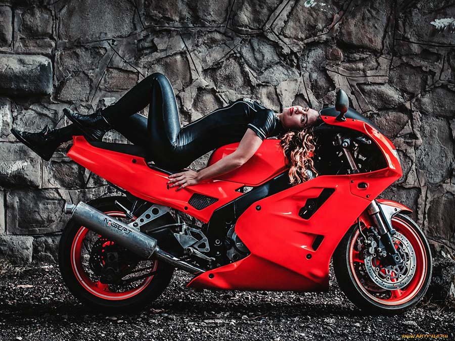 Beautiful girl Beautiful girls and motorcycles in Antananarivo