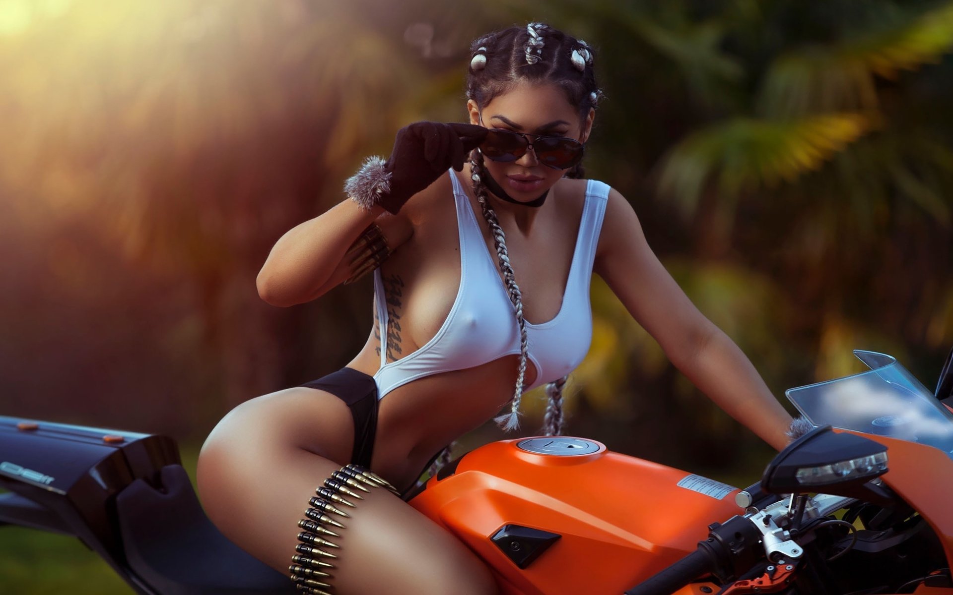 Take a pause and enjoy Girls with tattoos and motorcycles — streaming from Antananarivo