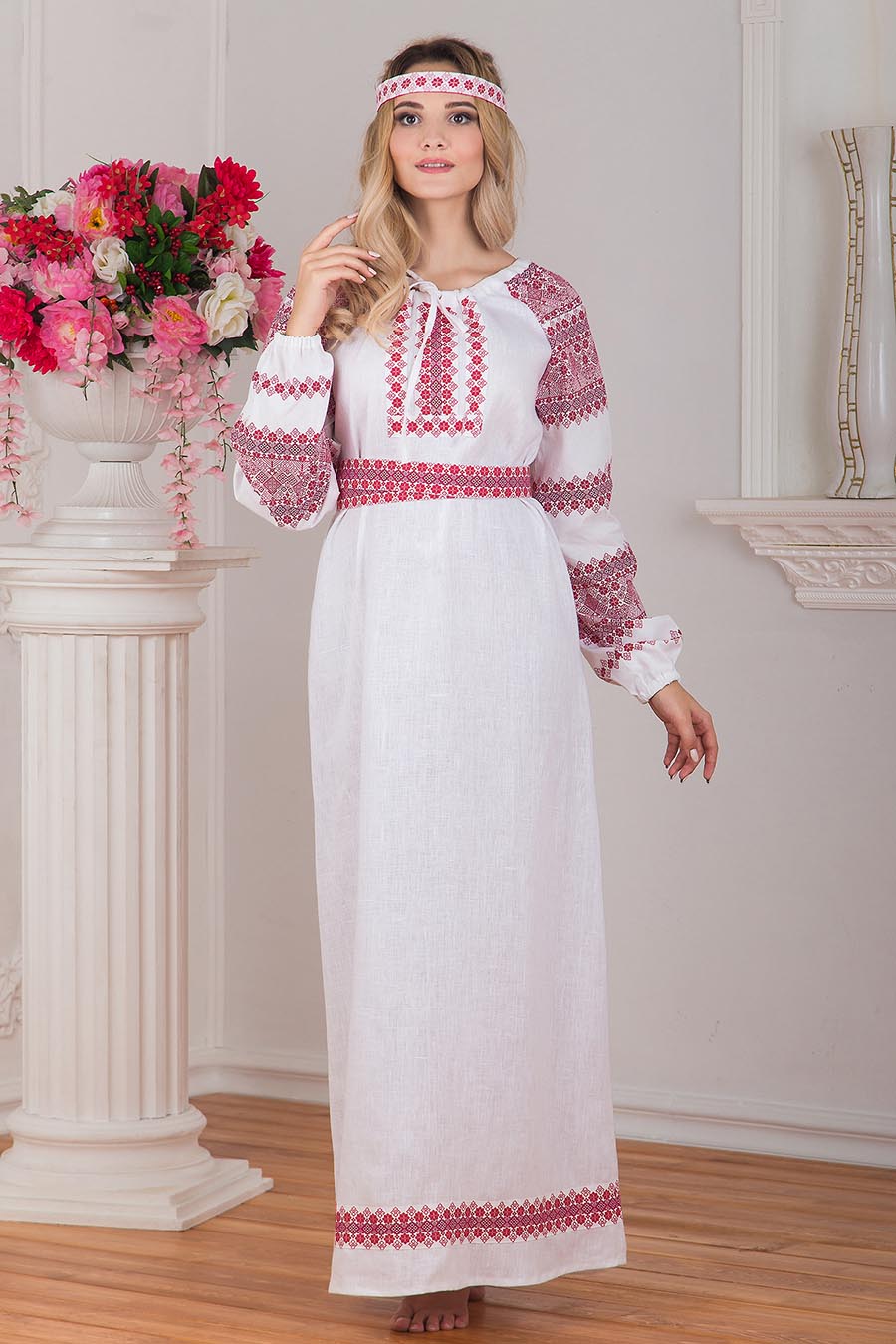 Women in Slavic costumes in Antananarivo