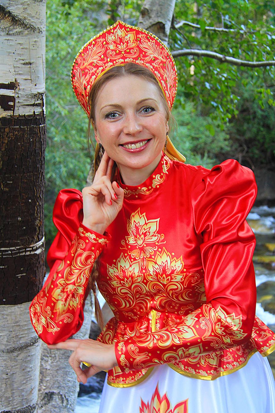 Women in Slavic costumes in Antananarivo