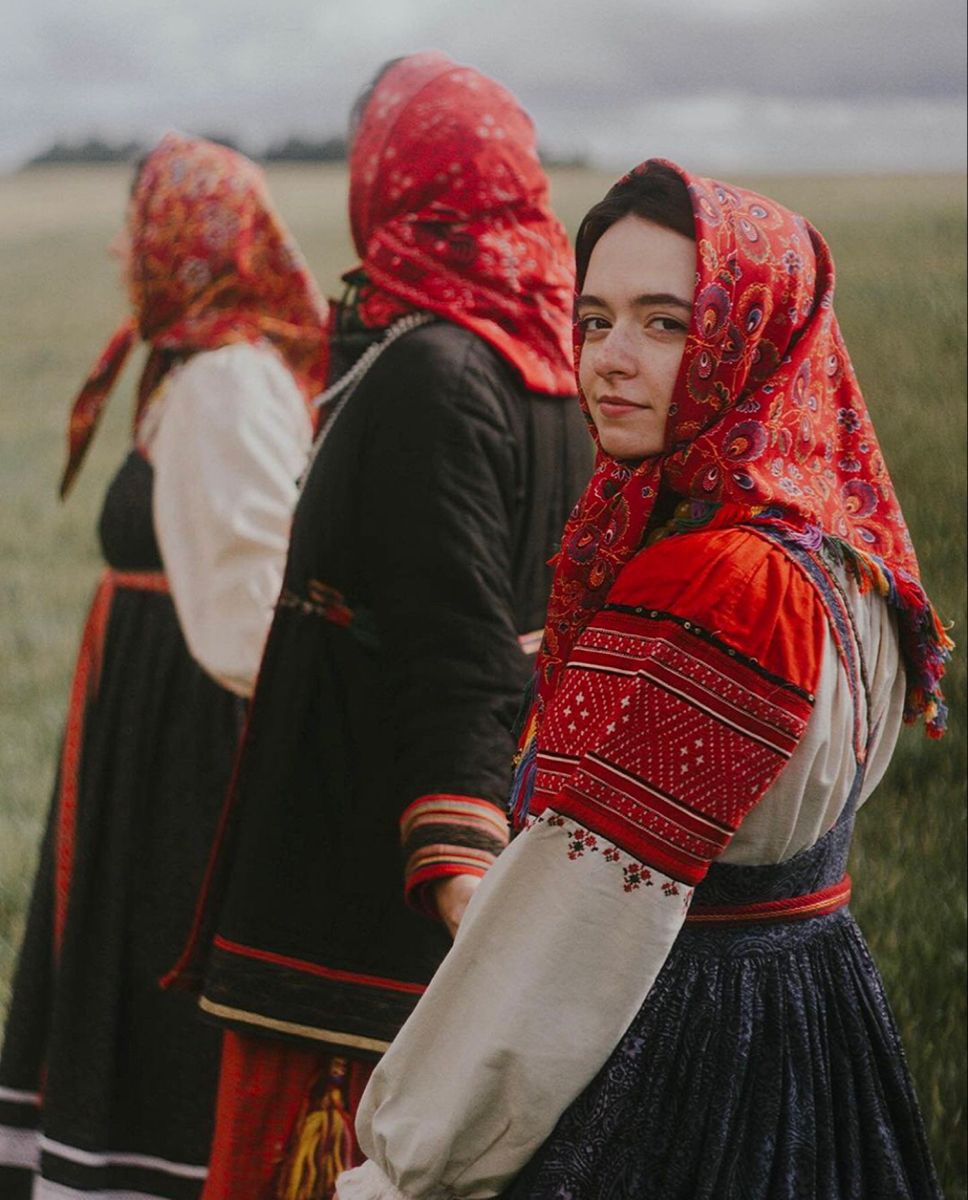 Women in Slavic costumes in Antananarivo
