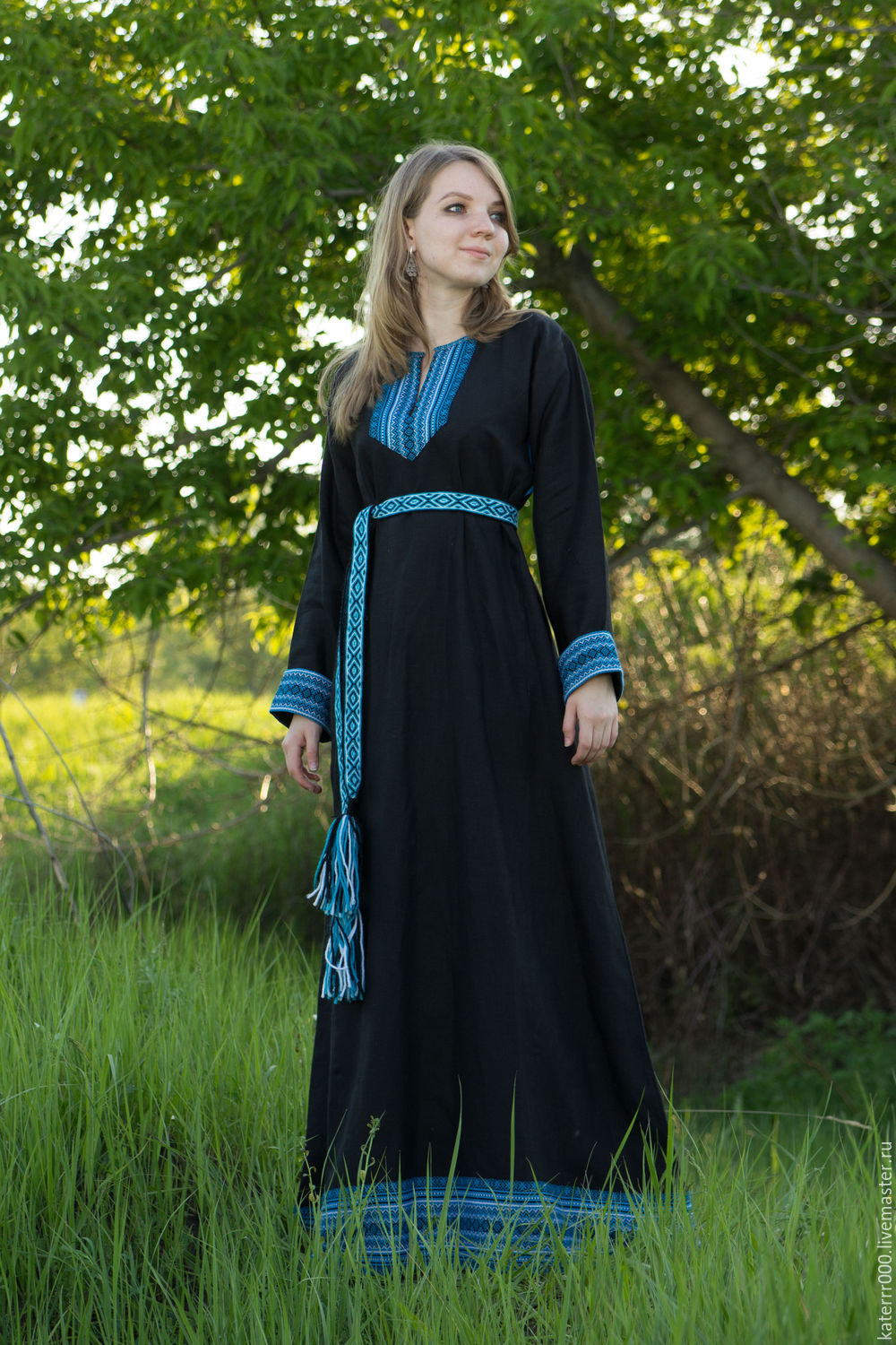 Women in Slavic costumes in Antananarivo